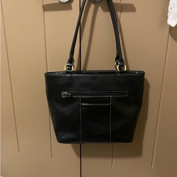 Giani Bernini turn lock tote. Gently used for a short time. Lots of pockets. EUC - Picture 2 of 5